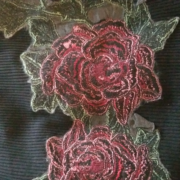 Zechka Black Cropped Top W Pink Roses Appliques Puffy Lace Sleeves Size S - Picture 6 of 12